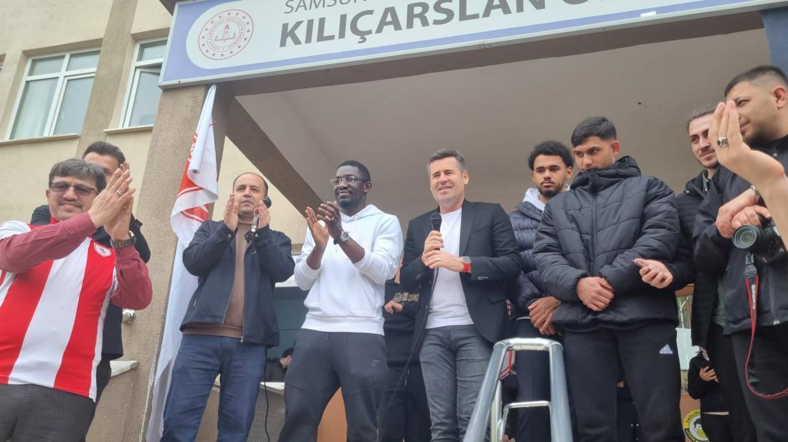 Samsunspor Teknik Direktörü ve futbolcuları okulumuza ziyarette bulundular..